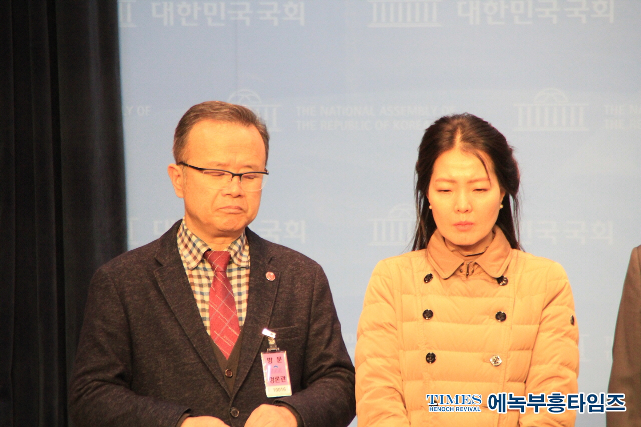 김상훈 국회의원 주최 수기총등 1200여 기독단체들 국회소통관서 기자회견 통해 MBC, KBS, SBS의 기독교 모독, 동성애 선전노래 방송 적합 판정 철회치 않을시 기독교의 매서운 항의에 부딪칠 것.