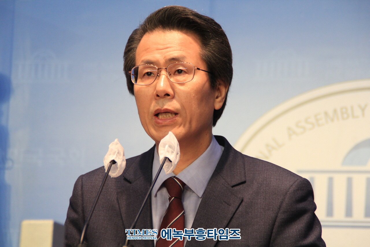 국민 10명중 8명이 동성혼 반대함에도 헌법질서에 반한 동성결합의 건강보험 피부양자 자격을 인정한 서울고등법원 행정13부 3인 판사들을 강력히 규탄해.