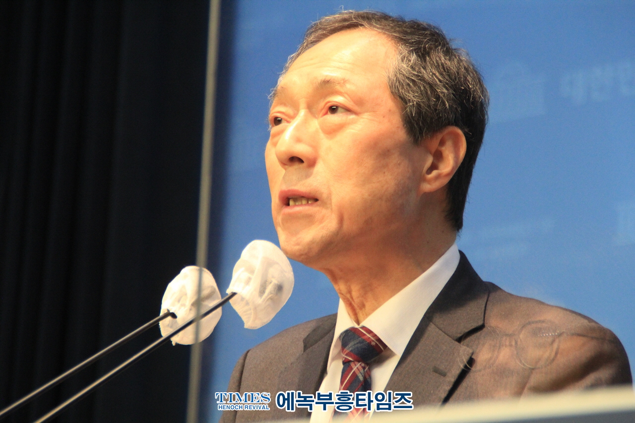국민 10명중 8명이 동성혼 반대함에도 헌법질서에 반한 동성결합의 건강보험 피부양자 자격을 인정한 서울고등법원 행정13부 3인 판사들을 강력히 규탄해.