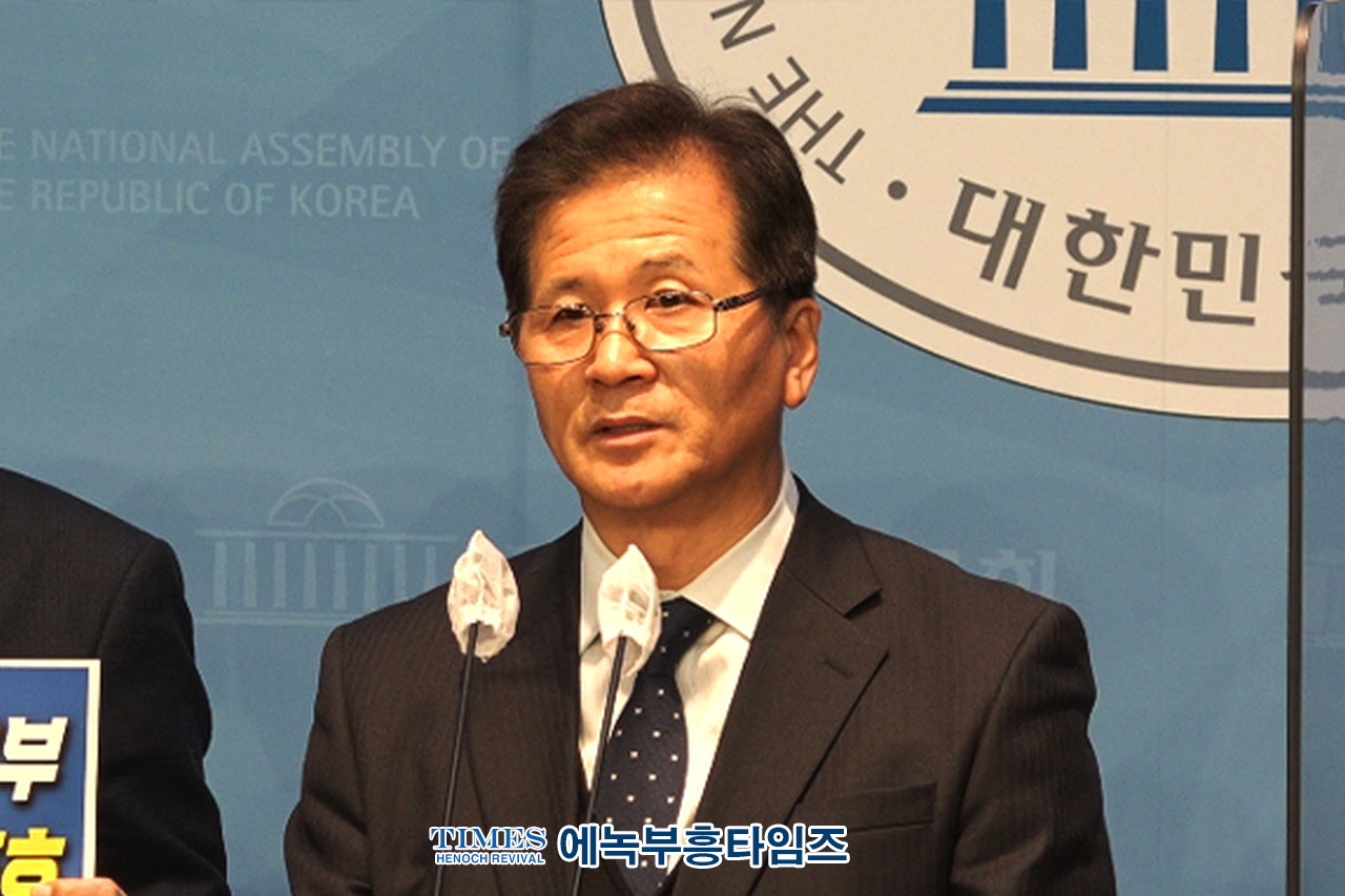 국민 10명중 8명이 동성혼 반대함에도 헌법질서에 반한 동성결합의 건강보험 피부양자 자격을 인정한 서울고등법원 행정13부 3인 판사들을 강력히 규탄해.