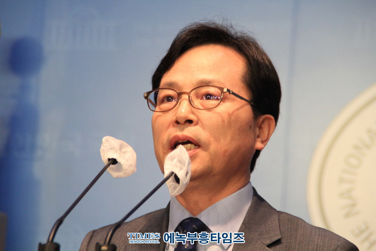 국민 10명중 8명이 동성혼 반대함에도 헌법질서에 반한 동성결합의 건강보험 피부양자 자격을 인정한 서울고등법원 행정13부 3인 판사들을 강력히 규탄해.
