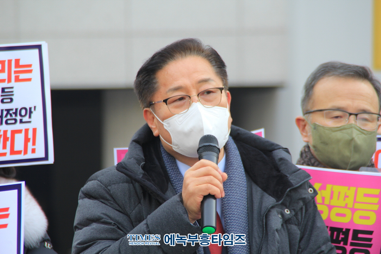경기도 [성평등기본조례일부개정안] 상정 실패 그러나 논쟁은 계속되고, 개정을 요구하는 시민단체들 계속 투쟁할것임을 첨명하였다.