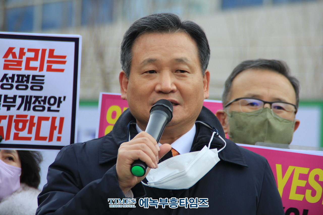 경기도 [성평등기본조례일부개정안] 상정 실패 그러나 논쟁은 계속되고, 개정을 요구하는 시민단체들 계속 투쟁할것임을 첨명하였다.