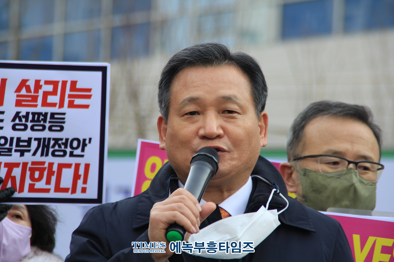 경기총 외 1200개 단체들, 경기도청 기본조례 일부개정안 지지선언 기자회견 가져.
