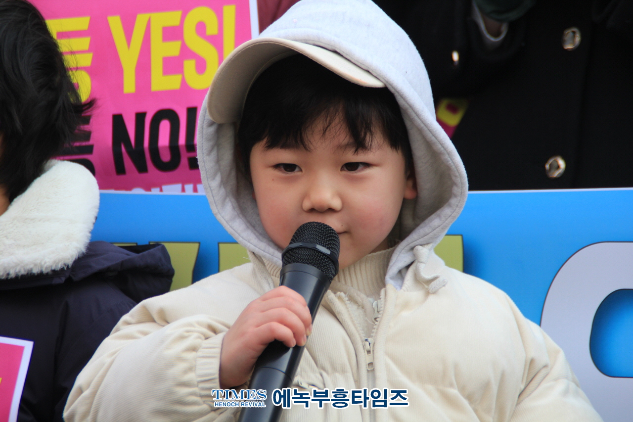 경기총 외 1200개 단체들, 경기도청 기본조례 일부개정안 지지선언 기자회견 가져.