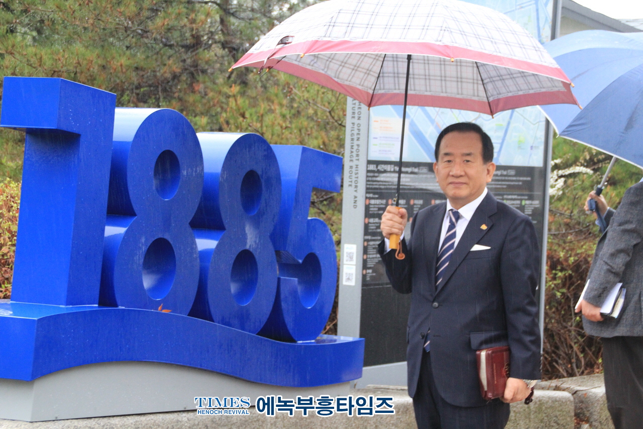 한국기독교백주년기념탑보존선교회, 1885년 4월 5일 부활절 아펜젤러와 언더우드의 역사적인 날을 기념하여 예배를 하였다.