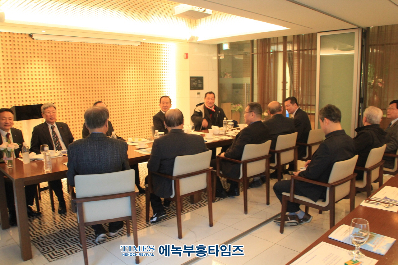 한국기독교백주년기념탑보존선교회, 1885년 4월 5일 부활절 아펜젤러와 언더우드의 역사적인 날을 기념하여 예배를 하였다.