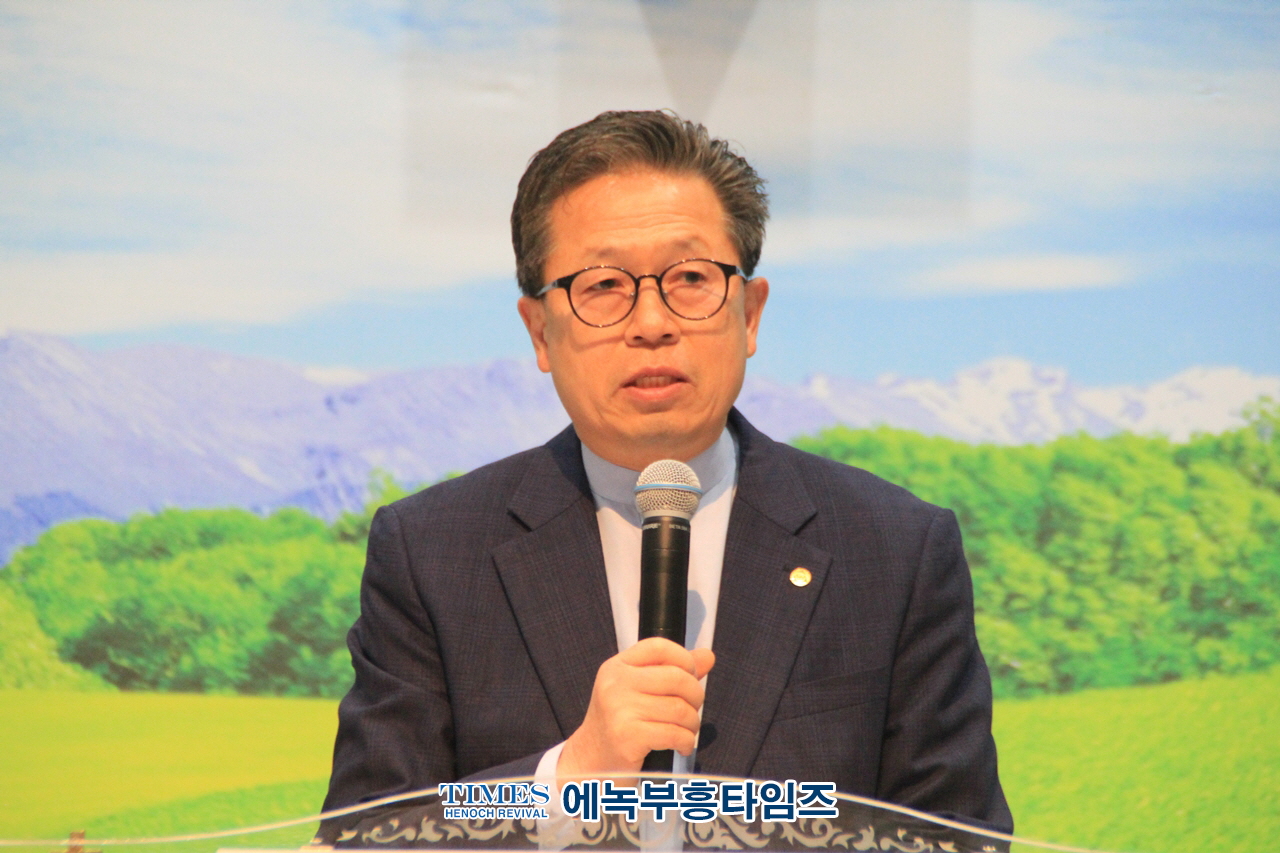 안양시기독교연합회 제3차 부활절 준비기도회 통해 부활절을 기점으로 성령의 새바람이 불기를 소망해.