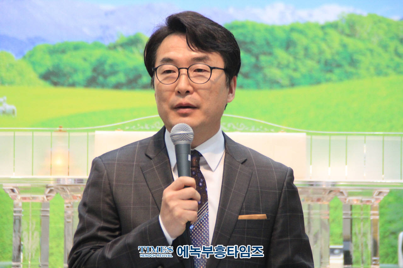 안양시기독교연합회 제3차 부활절 준비기도회 통해 부활절을 기점으로 성령의 새바람이 불기를 소망해.