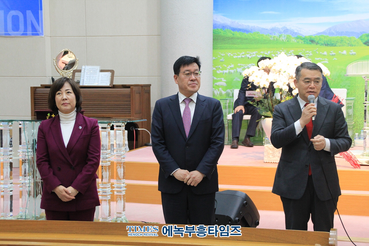 안양시기독교연합회 제3차 부활절 준비기도회 통해 부활절을 기점으로 성령의 새바람이 불기를 소망해.