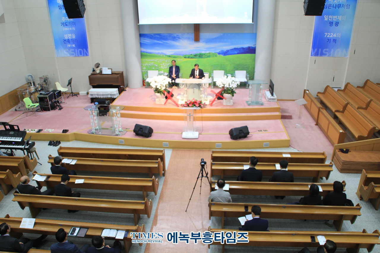 안양시기독교연합회 제3차 부활절 준비기도회 통해 부활절을 기점으로 성령의 새바람이 불기를 소망해.
