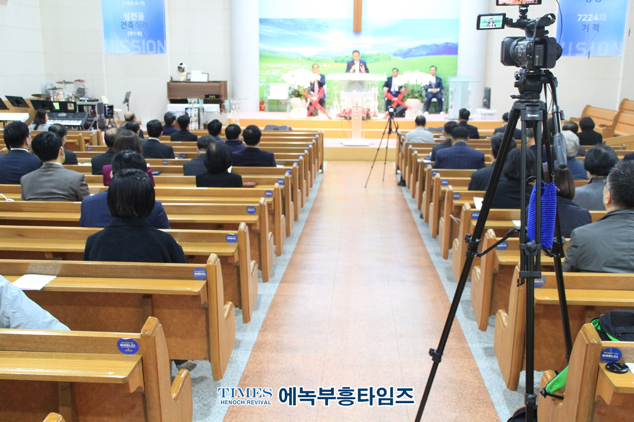 안양시기독교연합회 제3차 부활절 준비기도회 통해 부활절을 기점으로 성령의 새바람이 불기를 소망해.