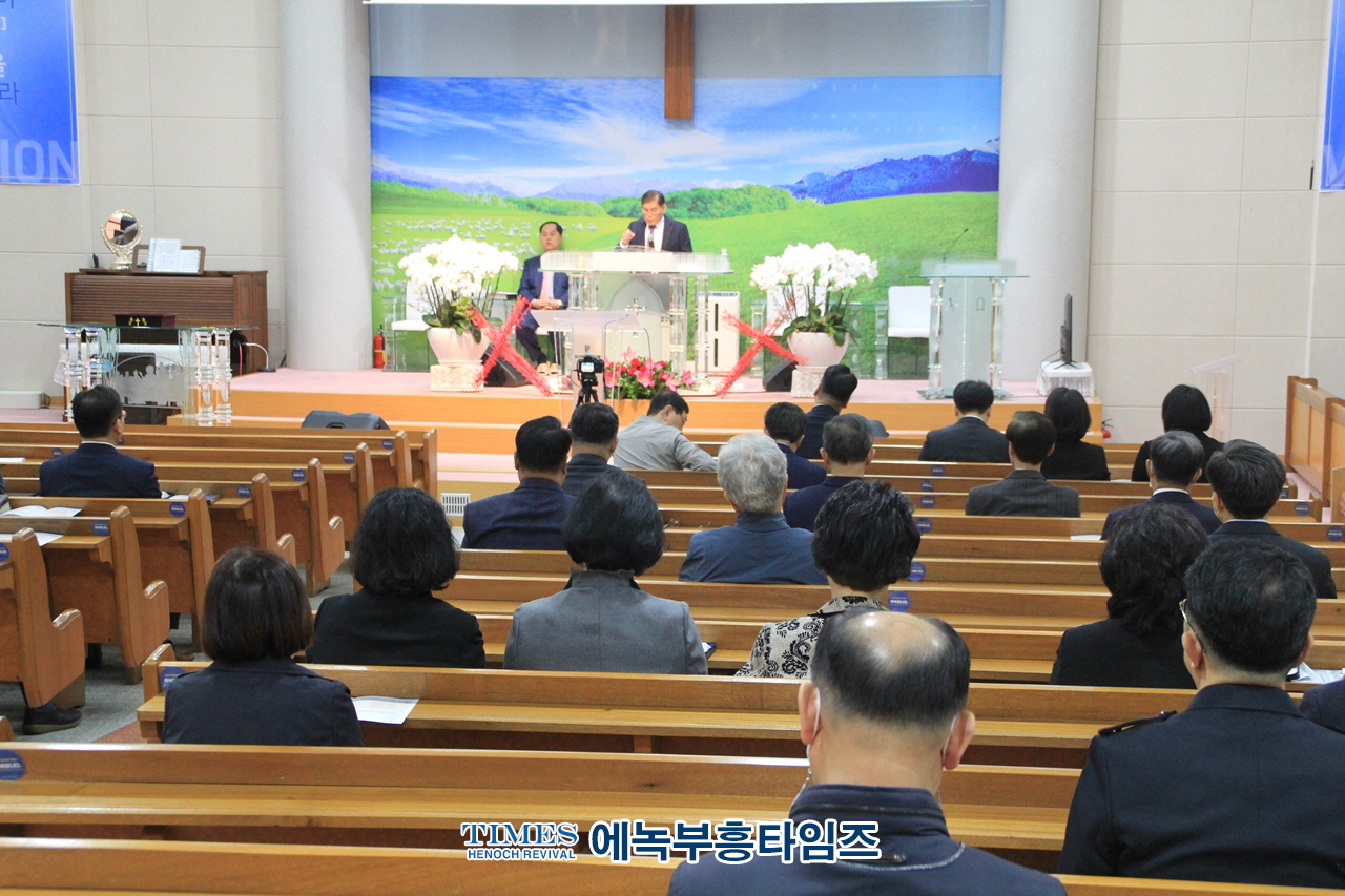 안양시기독교연합회 제3차 부활절 준비기도회 통해 부활절을 기점으로 성령의 새바람이 불기를 소망해.