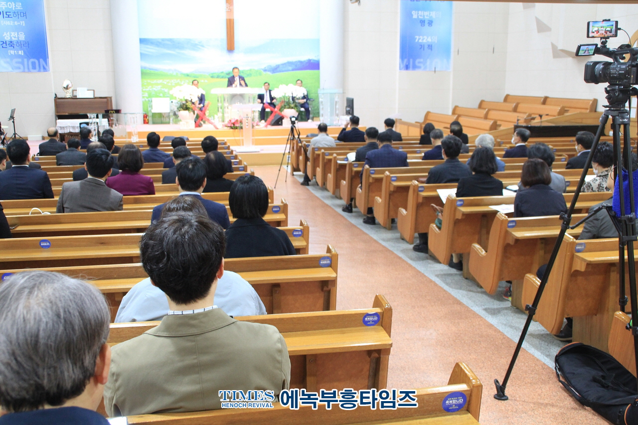 안양시기독교연합회 제3차 부활절 준비기도회 통해 부활절을 기점으로 성령의 새바람이 불기를 소망해.
