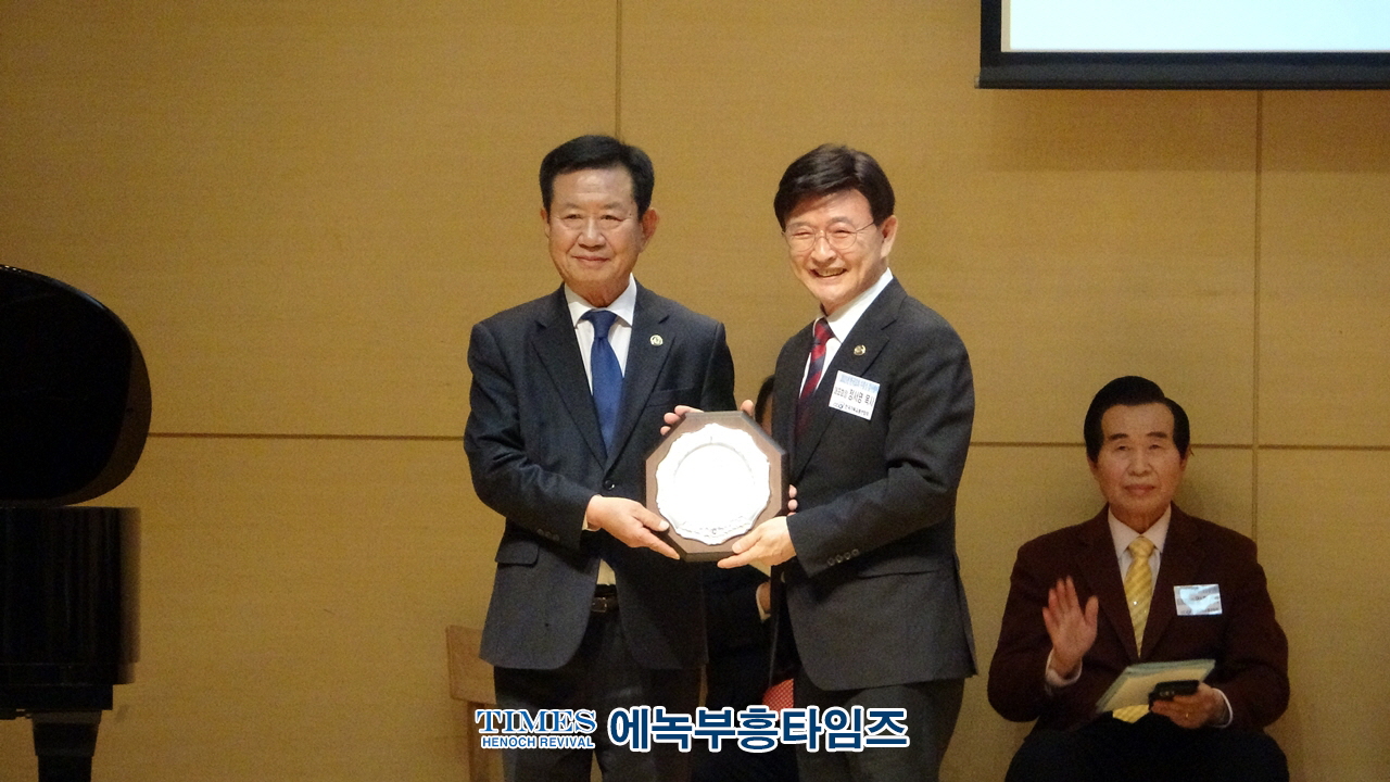 한기총, 부활과 회복이란 주제로 부활절연합예배 통해 부활절 결의문과 부활절 메시지 전해.