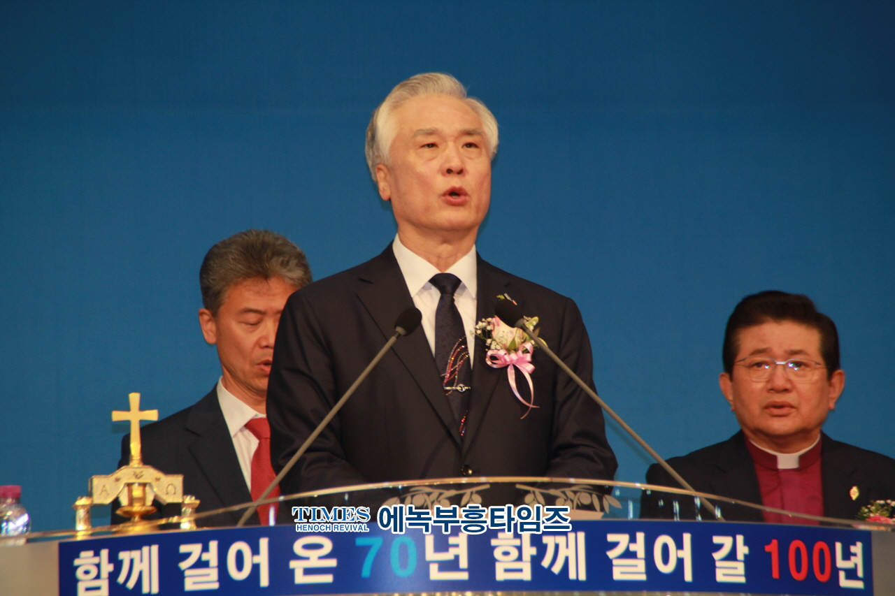 하늘꿈교회, 창립70주년 신용대 담임목사 성역40주년 감사예배 명예박사 학위수여식 및 은퇴 장로 찬하·취임, 권사임직식 가져.