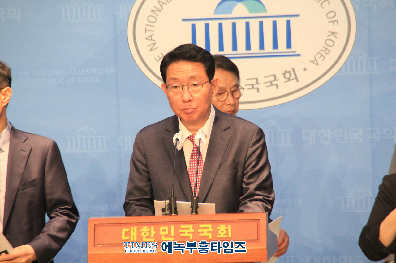 수기총, 서기총, 경기총, 통합국민대회 외 1200개 시민단체 국회소통관에서 생활동반자법 철회 촉구 기자회견을 가졌다.