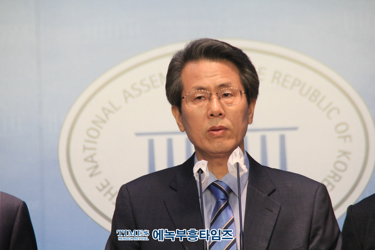 수기총, 서기총, 경기총, 통합국민대회 외 1200개 시민단체 국회소통관에서 생활동반자법 철회 촉구 기자회견을 가졌다.
