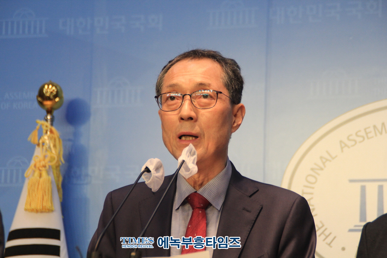 수기총, 서기총, 경기총, 통합국민대회 외 1200개 시민단체 국회소통관에서 생활동반자법 철회 촉구 기자회견을 가졌다.