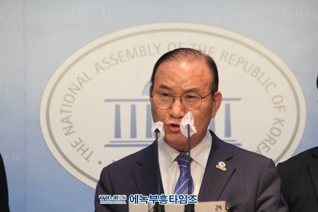 수기총, 서기총, 경기총, 통합국민대회 외 1200개 시민단체 국회소통관에서 생활동반자법 철회 촉구 기자회견을 가졌다.