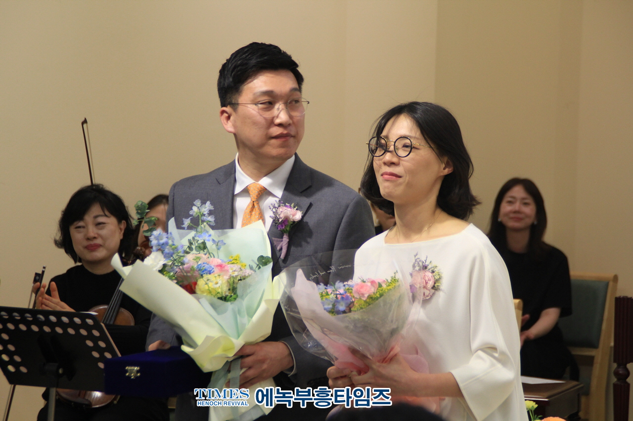 영종만나교회, 임경섭 원로목사 추대·한태수 담임목사 취임 감사예배 은혜가운데 드려.