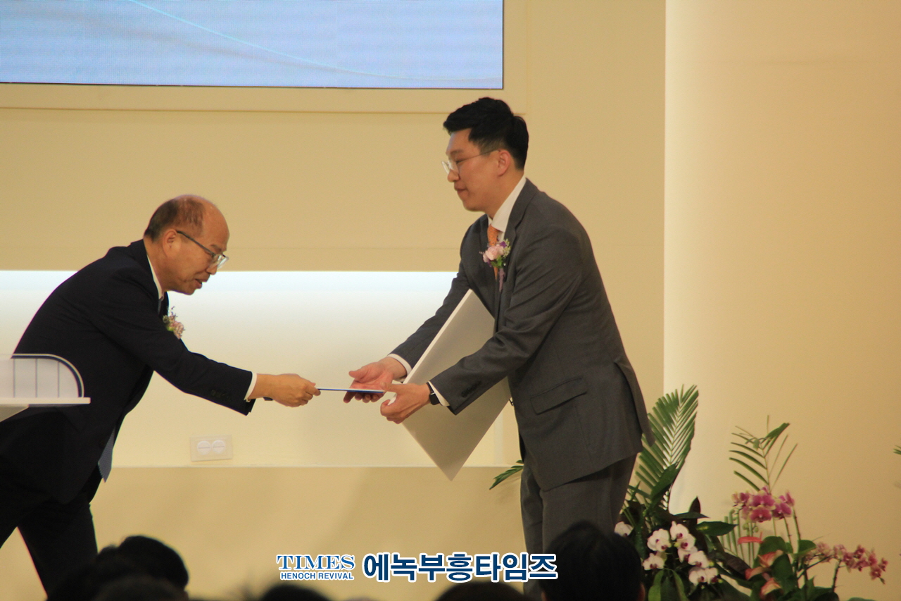 영종만나교회, 임경섭 원로목사 추대·한태수 담임목사 취임 감사예배 은혜가운데 드려.