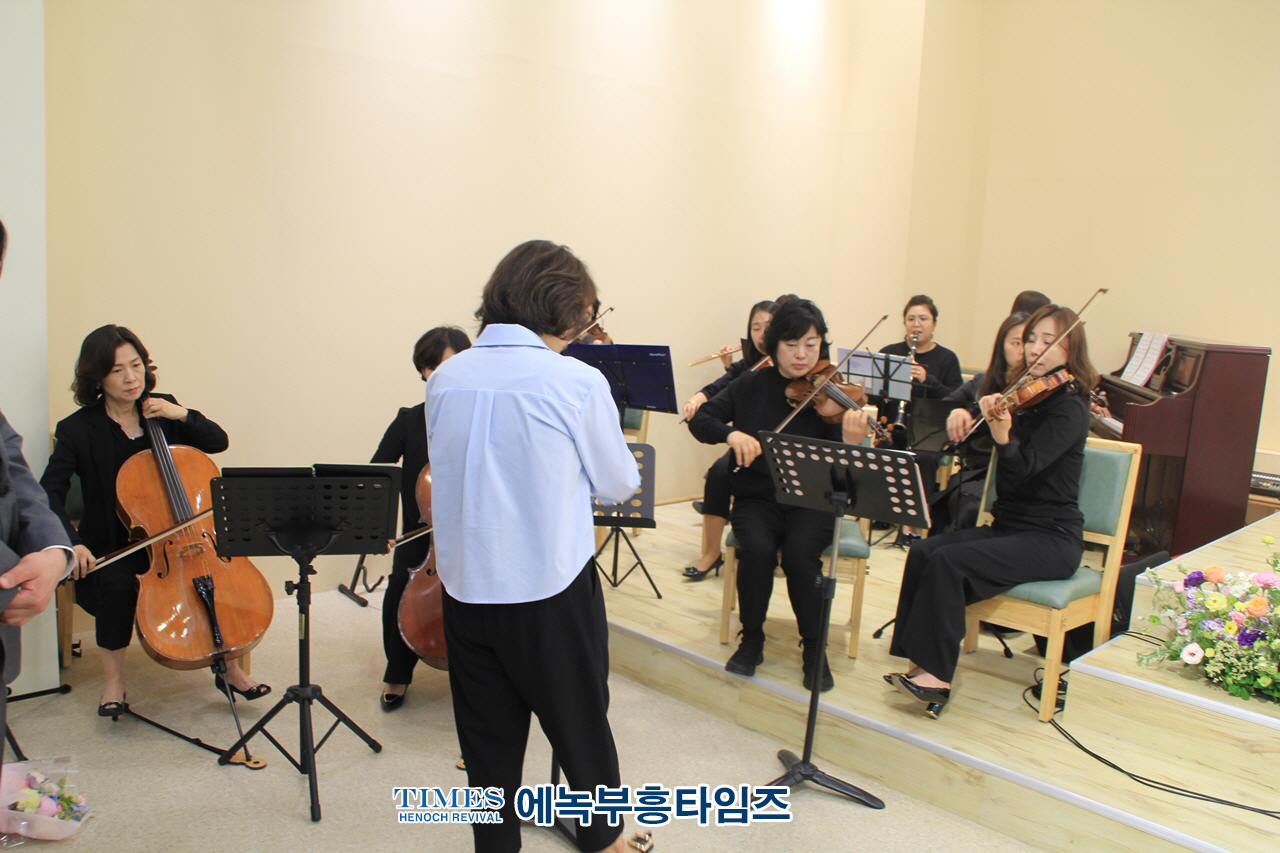영종만나교회, 임경섭 원로목사 추대·한태수 담임목사 취임 감사예배 은혜가운데 드려.