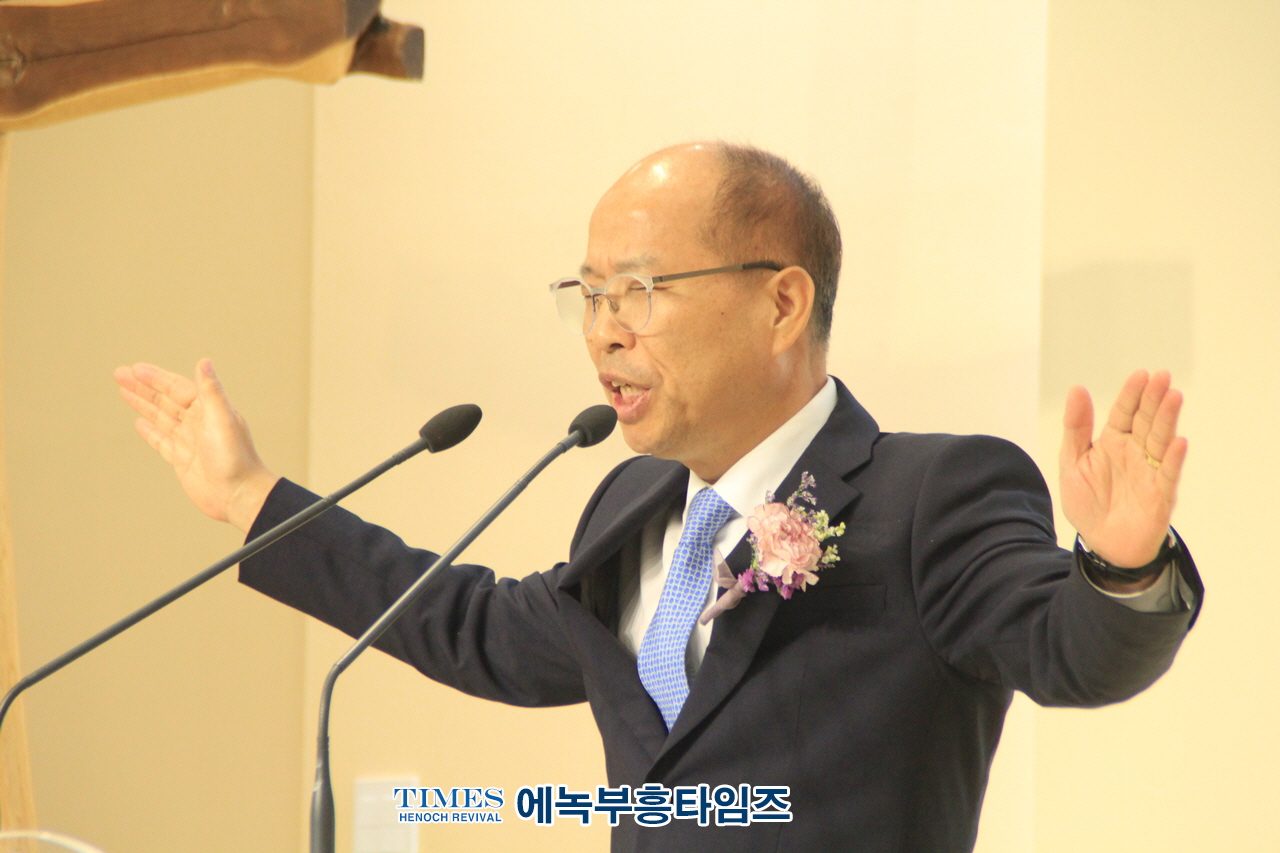 영종만나교회, 임경섭 원로목사 추대·한태수 담임목사 취임 감사예배 은혜가운데 드려.