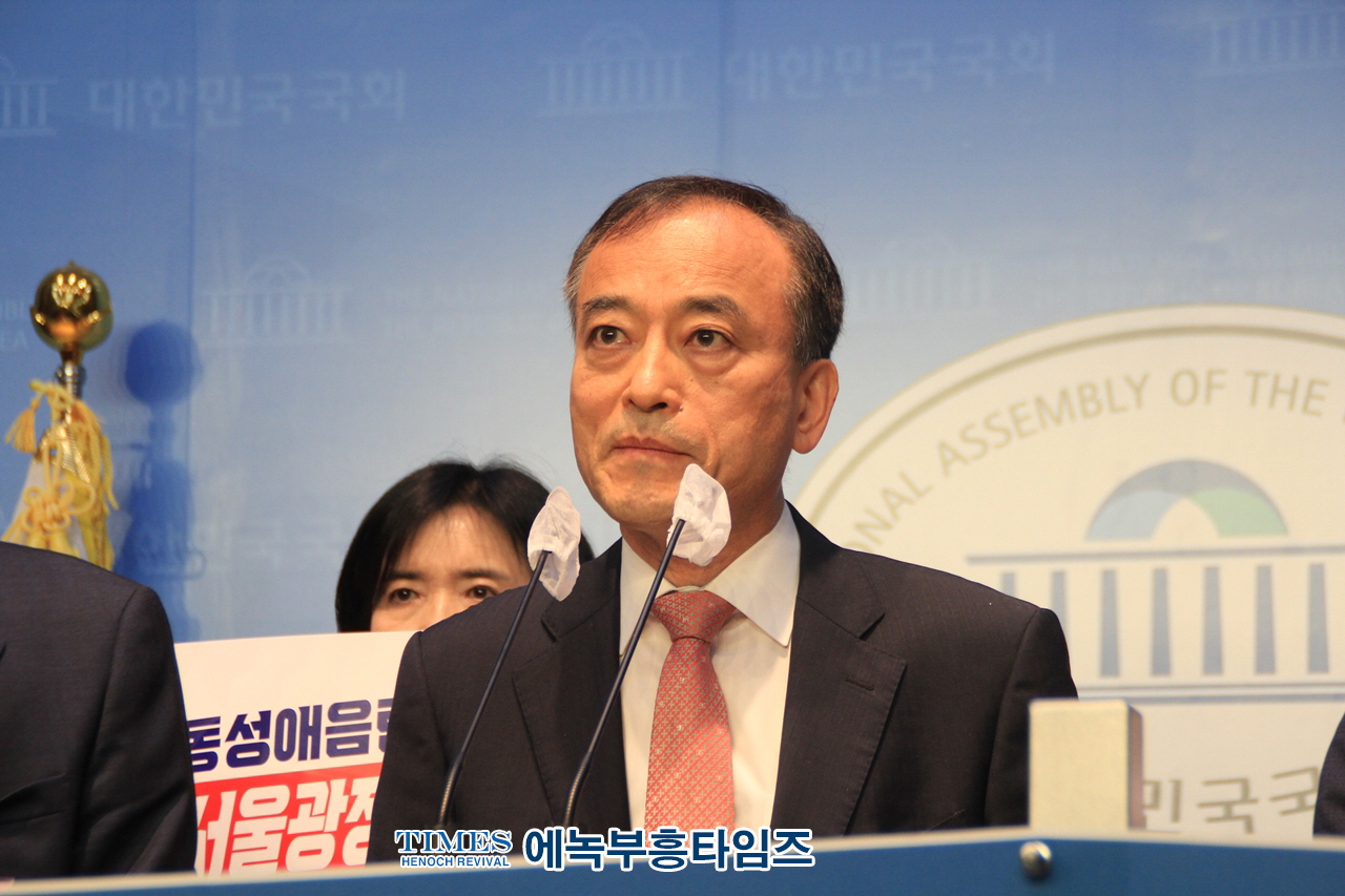 수기총, 서기총, 경기총, 통합국민대회 외 동성애퀴어축제 서울광장 승인 반대 기자회견 가져.