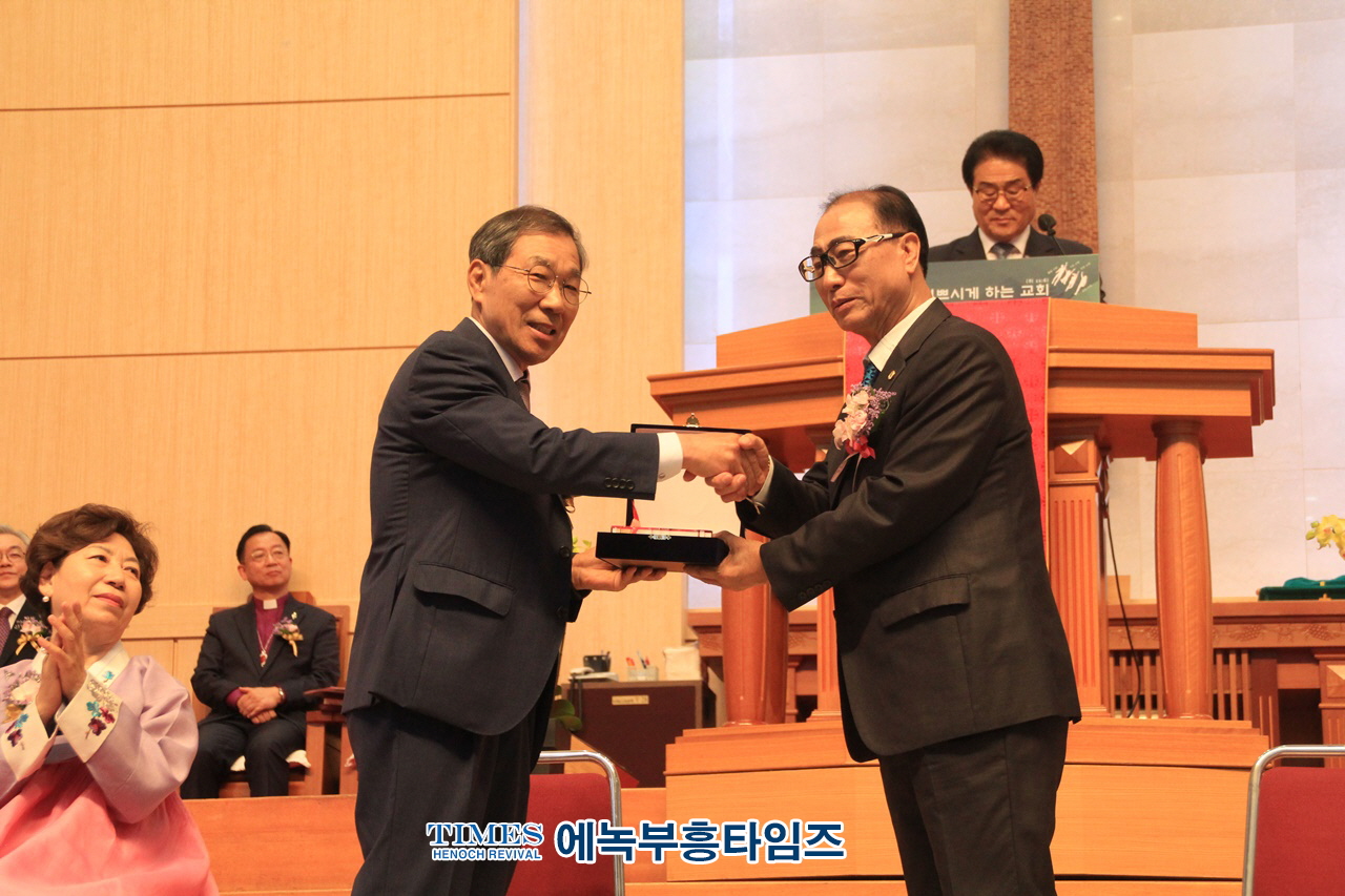 기감 원로장로회중부연회연합회 “회장 이•취임 감사예배” 은혜롭게 드려.