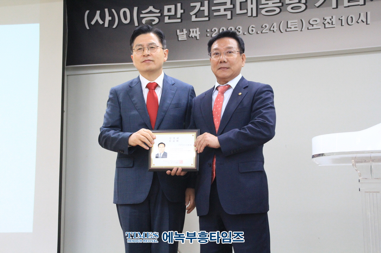 (사)이승만대통령기념사업회 인천광역시지회 창립대회 통해 인하대에 이승만 건국대통령동상 복구 성명서를 냈다.