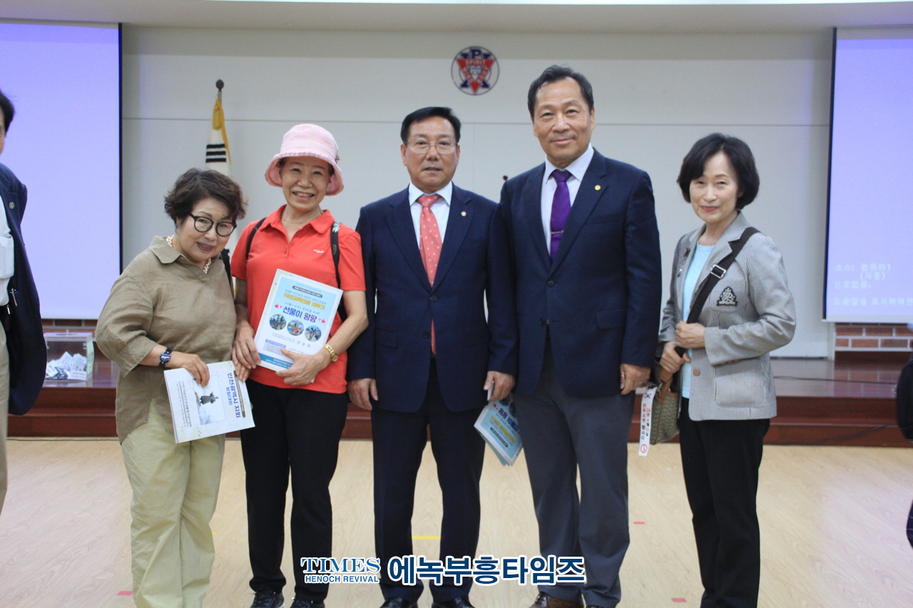 (사)이승만대통령기념사업회 인천광역시지회 창립대회 통해 인하대에 이승만 건국대통령동상 복구 성명서를 냈다.