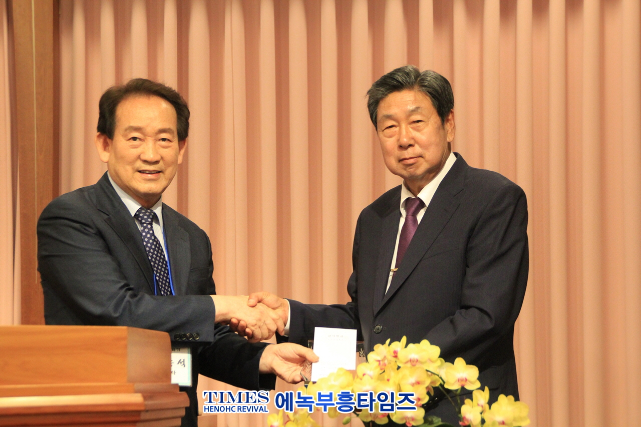 웨스트민스터신학대학원대학교 총동문회 정기총회가 1박2일 일정으로 홍성 내포성현교회에서 열려.