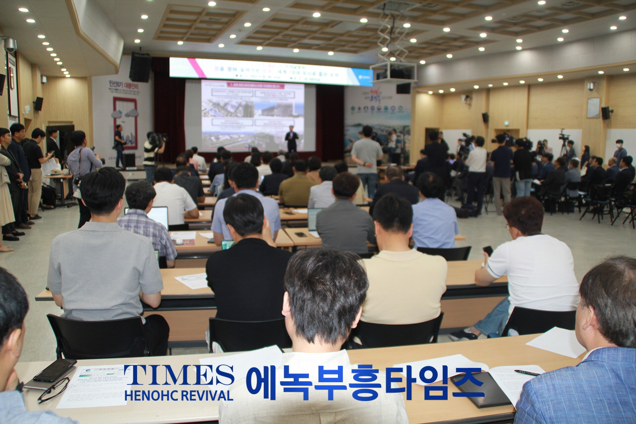 취임 1년 맞은 유정복 인천시장, 오직 시민 행복과 인천 미래만 생각하며 최선 다해 세계 10대 도시로 도약할 것이라고 밝혀.