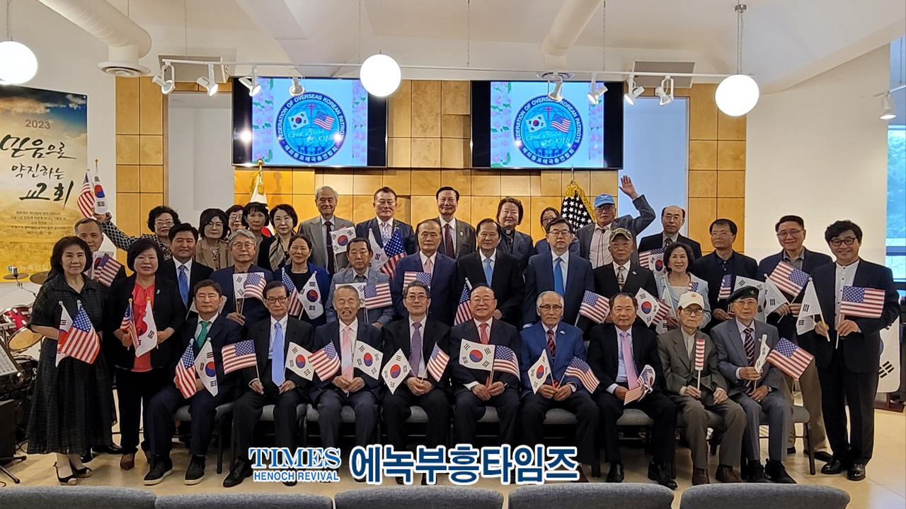 신상철 목사, UN본부 앞에서 차별금지법 반대와 북한인권 무시하는 인권위해체 1인시위 가져.