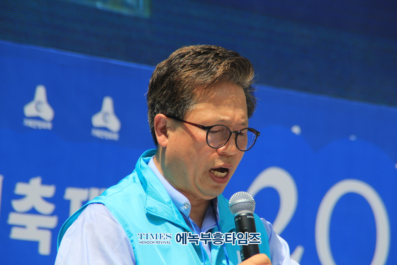 오정호 목사, 거룩한 방파제가 되어 영적인 쓰나미를 막아내자고 강조해.