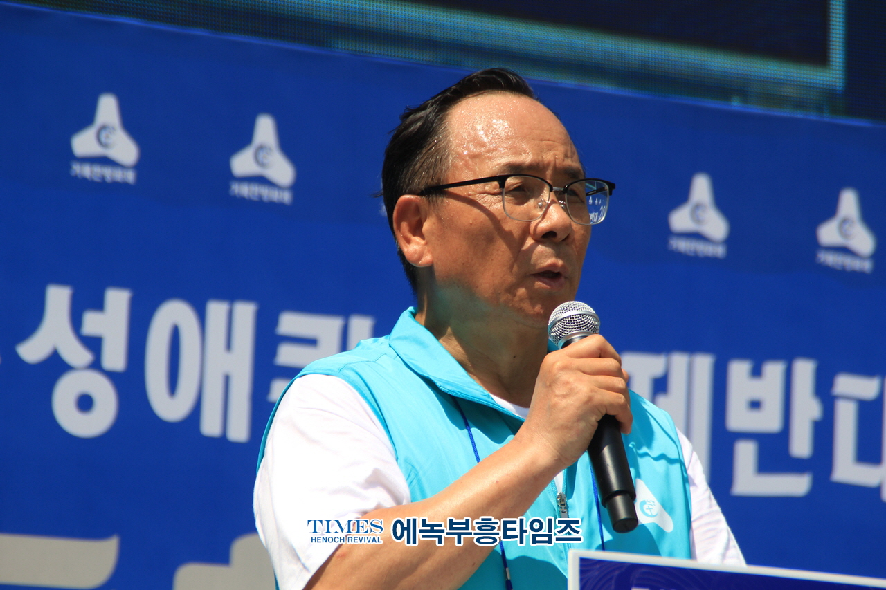 오정호 목사, 거룩한 방파제가 되어 영적인 쓰나미를 막아내자고 강조해.
