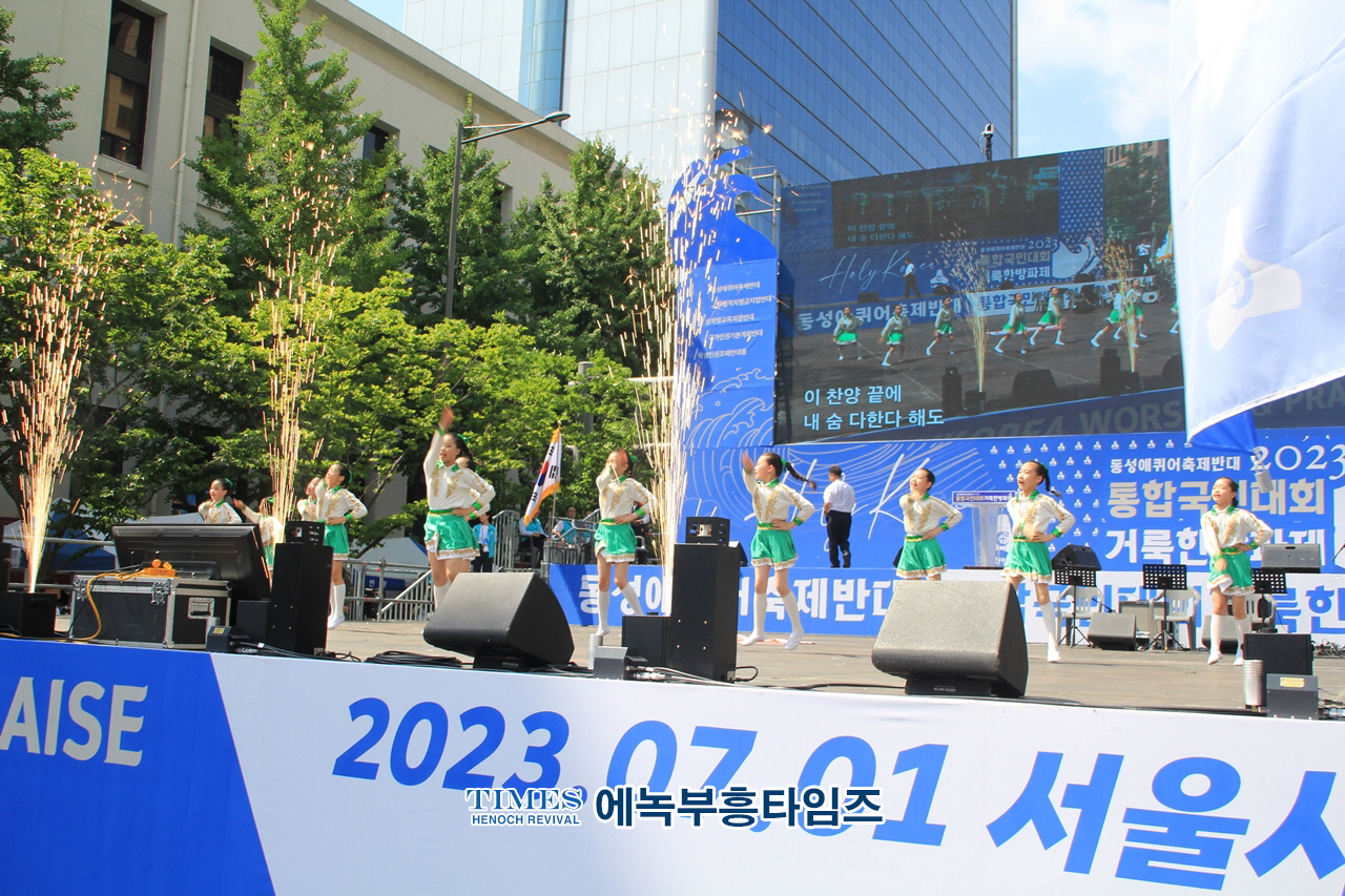 오정호 목사, 거룩한 방파제가 되어 영적인 쓰나미를 막아내자고 강조해.