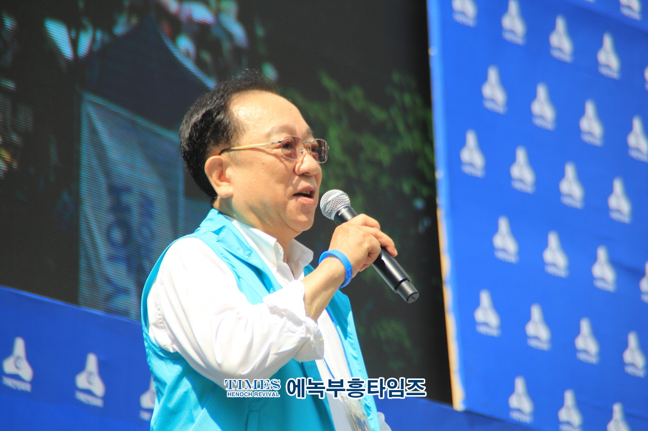 오정호 목사, 거룩한 방파제가 되어 영적인 쓰나미를 막아내자고 강조해.