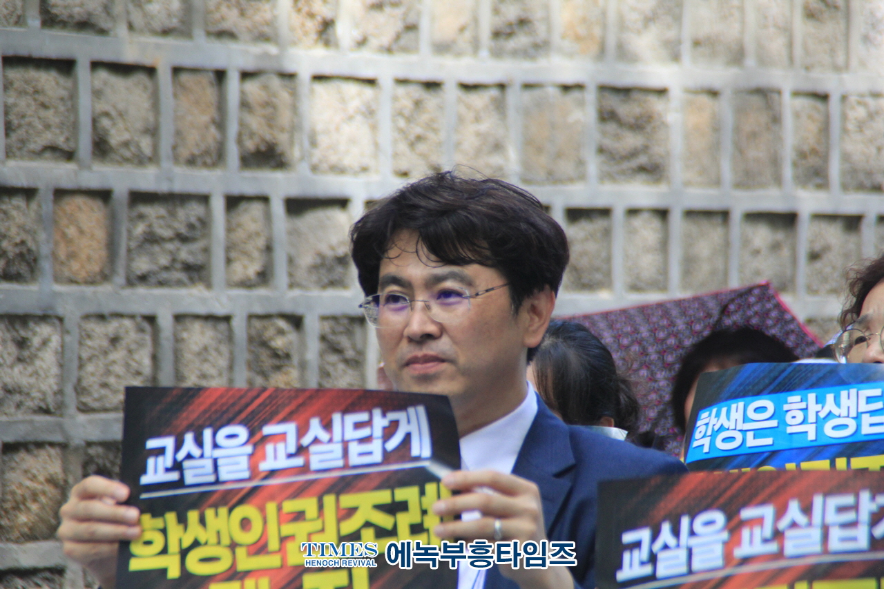 학생인권조례는 프랑스 68혁명과 연결되어 있어서 반드시 폐지되어야.