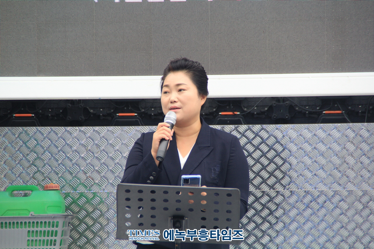 거룩한 방파제 목포에서 임진각까지 596km 2차 국토 순례중 인천부평에서 인기총과 함께 선포식 가져.