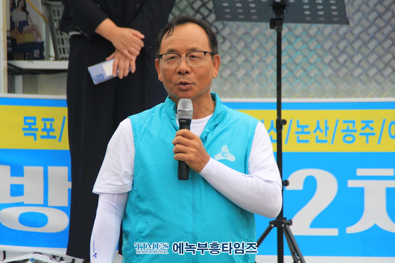 거룩한 방파제 목포에서 임진각까지 596km 2차 국토 순례중 인천부평에서 인기총과 함께 선포식 가져.