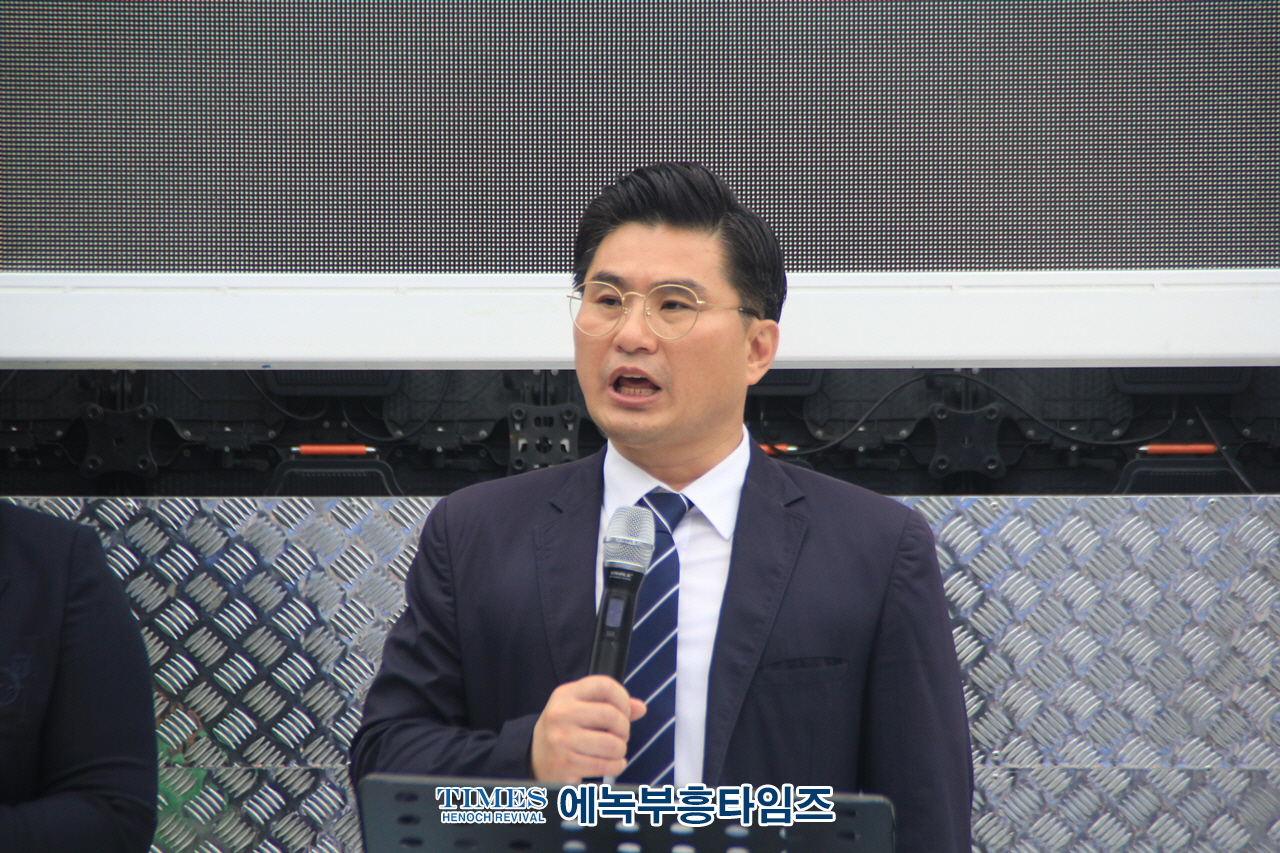 거룩한 방파제 목포에서 임진각까지 596km 2차 국토 순례중 인천부평에서 인기총과 함께 선포식 가져.