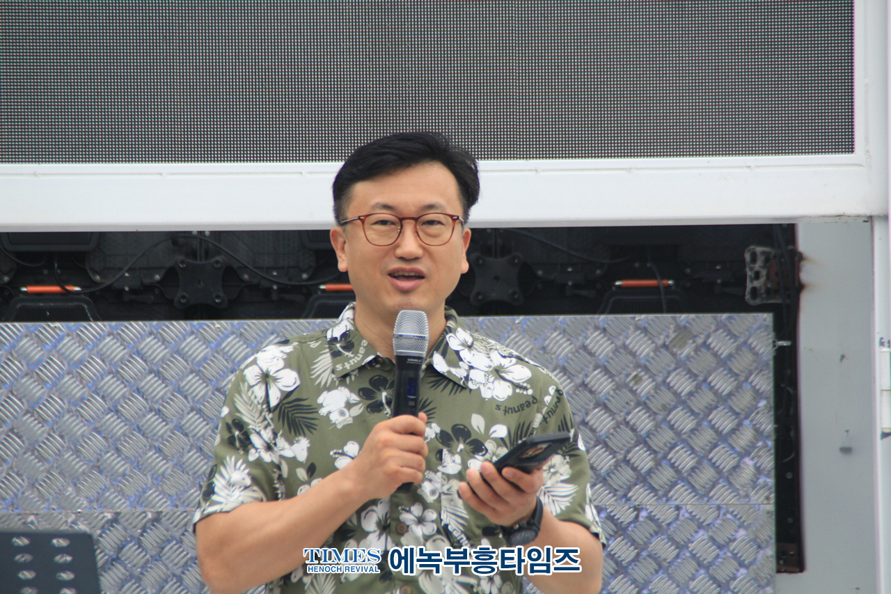 거룩한 방파제 목포에서 임진각까지 596km 2차 국토 순례중 인천부평에서 인기총과 함께 선포식 가져.