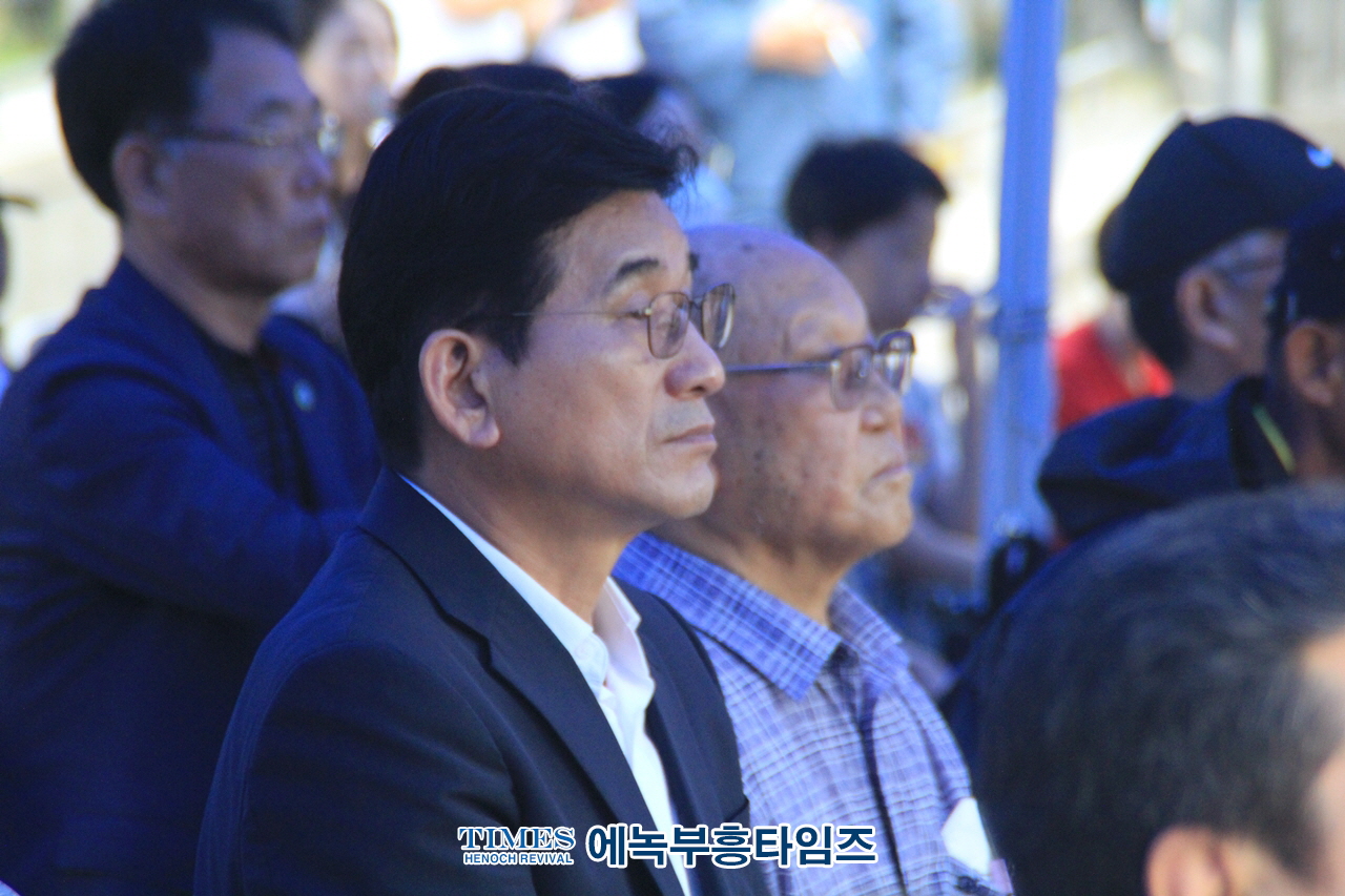 거룩한 방파제 목포에서 임진각까지 596km 2차 국토 순례중 인천부평에서 인기총과 함께 선포식 가져.