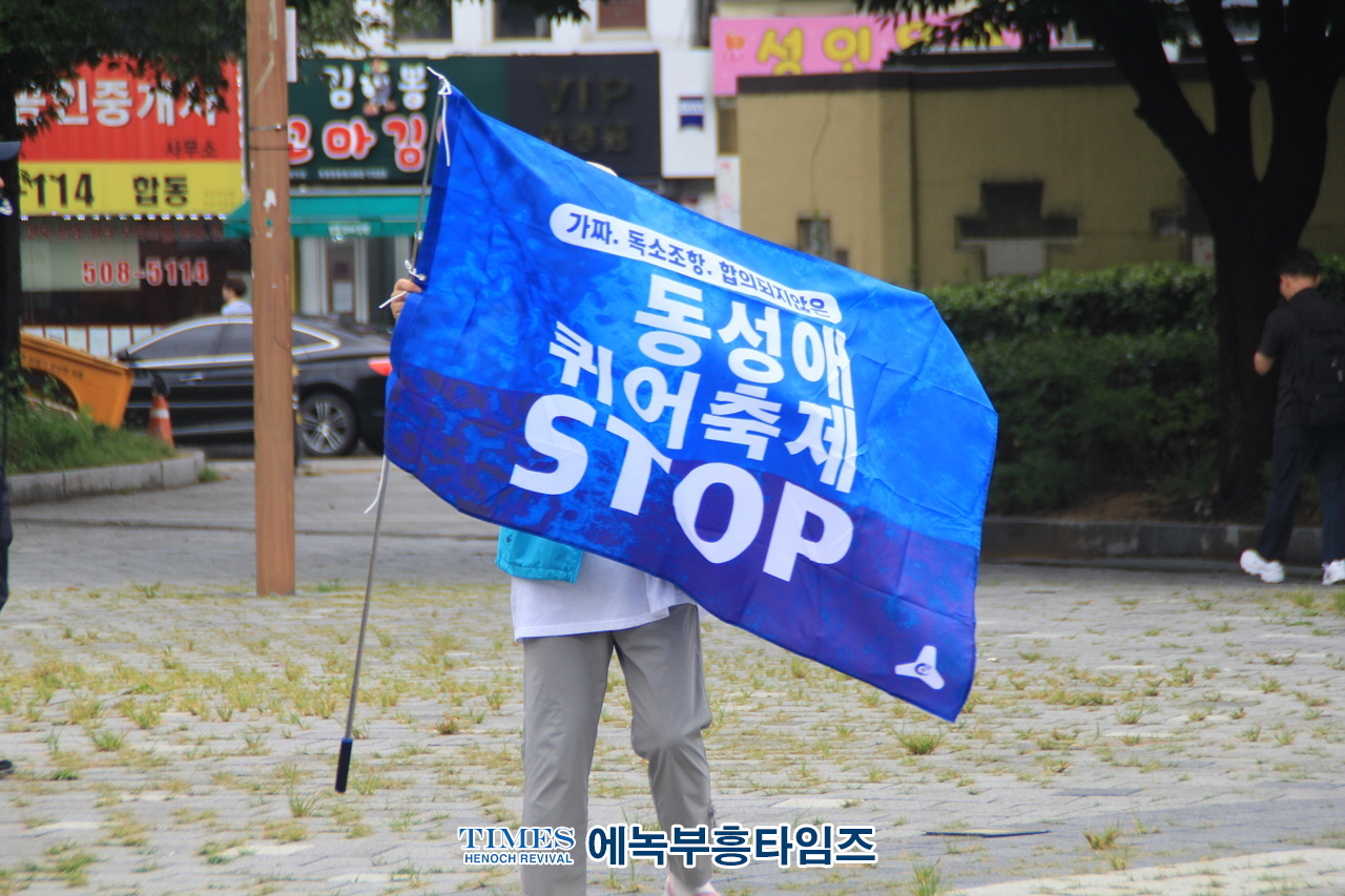 거룩한 방파제 목포에서 임진각까지 596km 2차 국토 순례중 인천부평에서 인기총과 함께 선포식 가져.