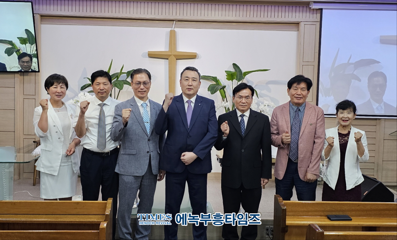 에녹부흥타임즈 인터넷 창간2주년 및 지면신문 창간기념 감사예배 드려.