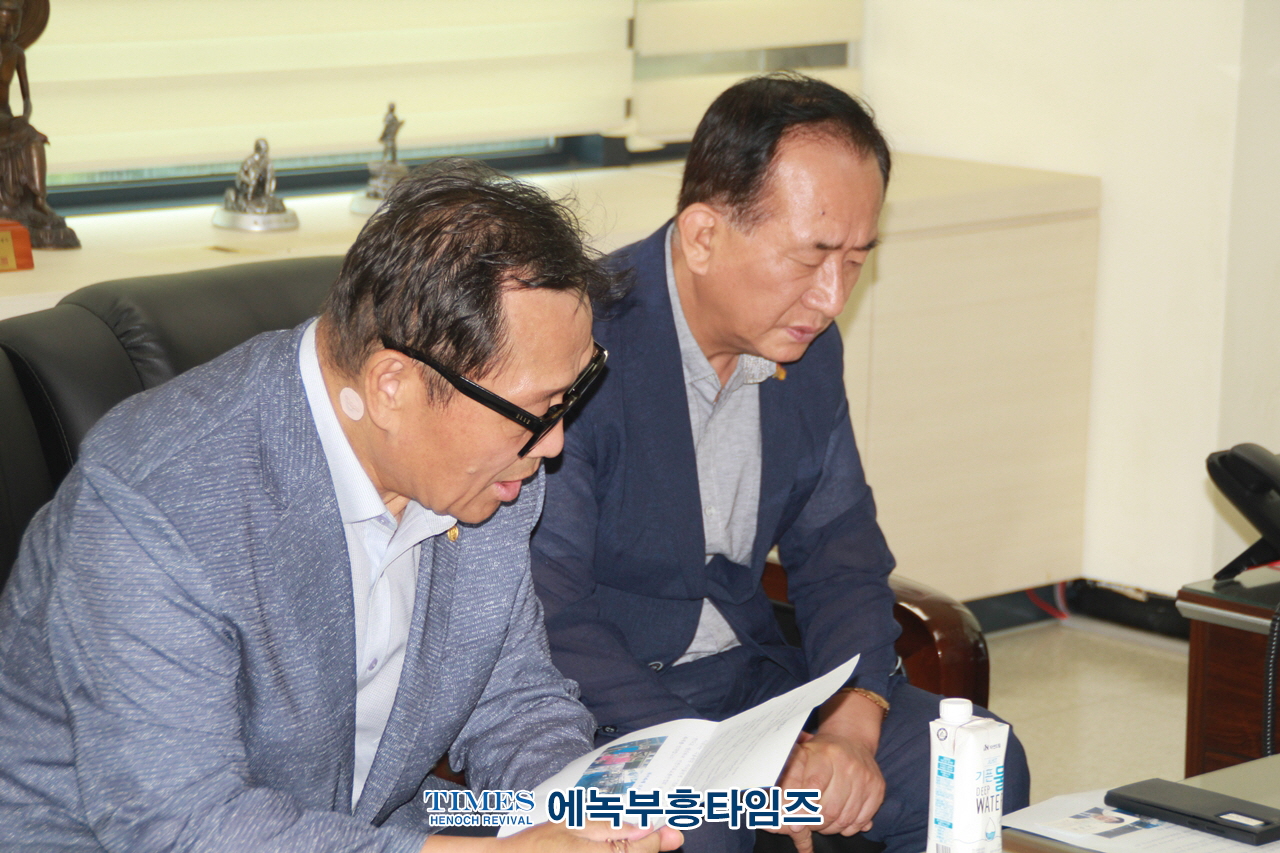 인기총 동성애대책특별위원회 미추홀구, 부평구 구청장과 구의회 의장과 간담회 갖고 진정서 제출해.