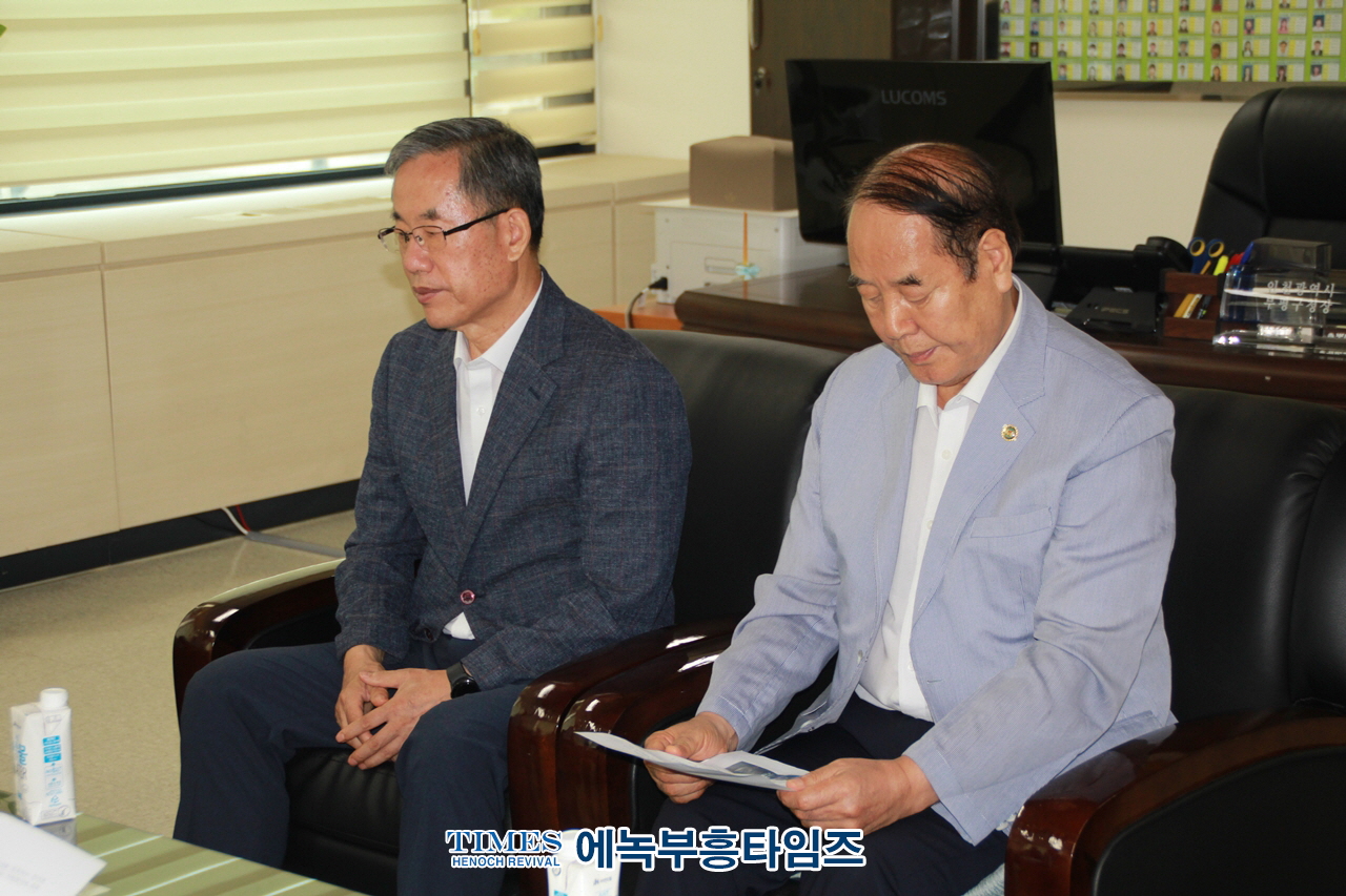 인기총 동성애대책특별위원회 미추홀구, 부평구 구청장과 구의회 의장과 간담회 갖고 진정서 제출해.