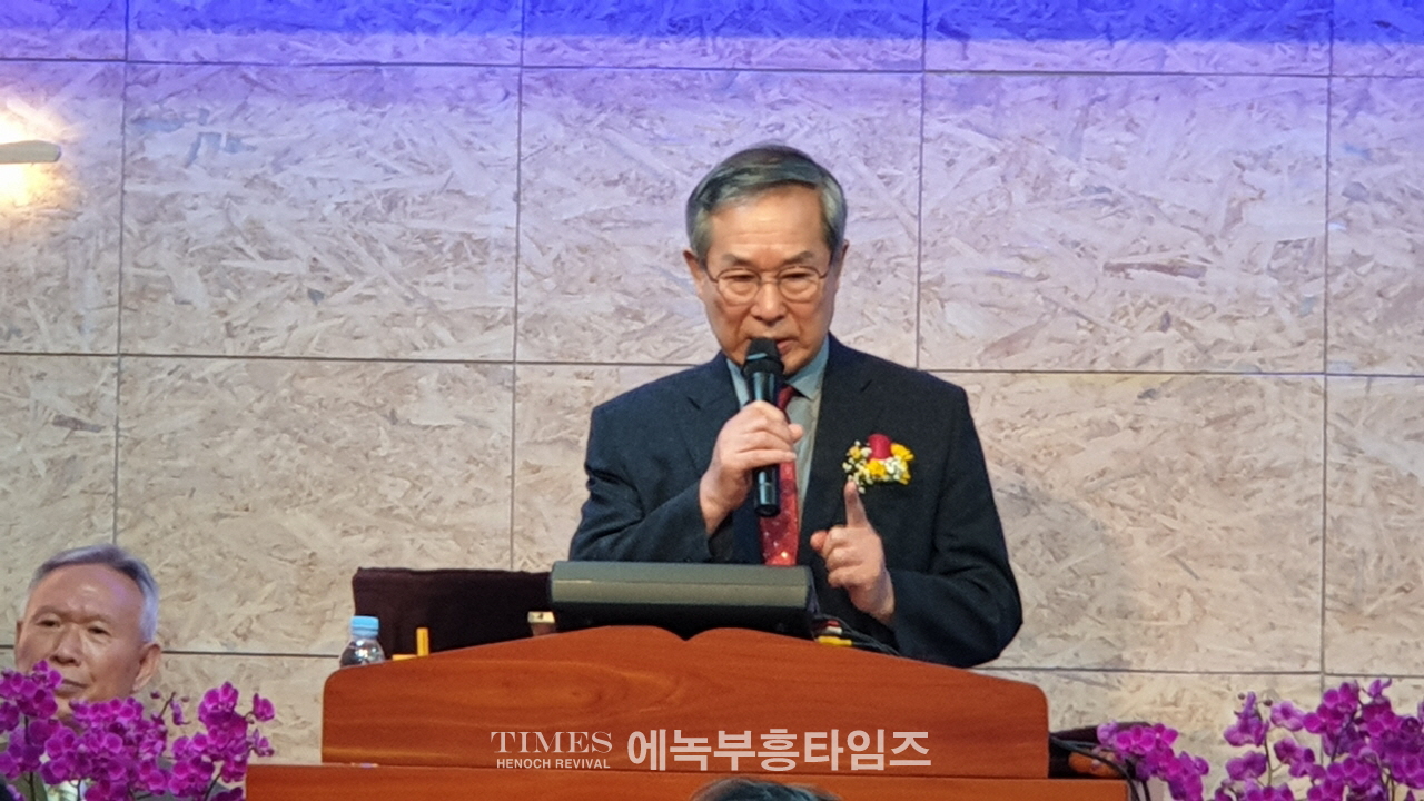 주비전교회 20주년 기념감사예배 통해 은혜가운데 하나님께 영광 돌려.